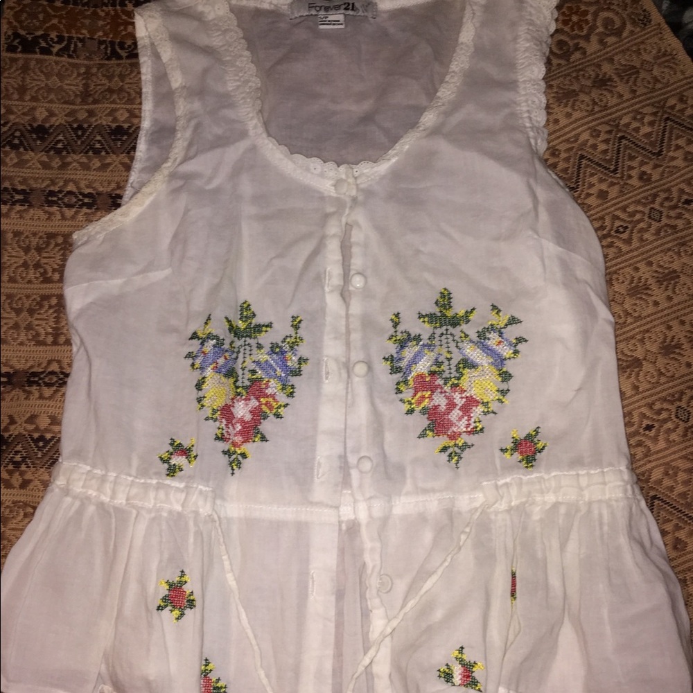 Forever 21 embroidered button up tank size Small